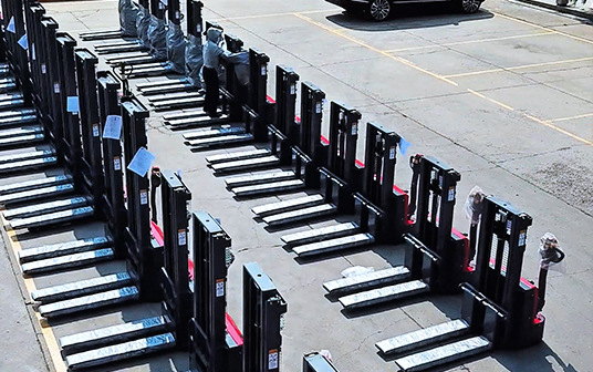 2025年2月28日，金葛完成了向美國(guó)的一位新客戶交付一批整柜堆高車，這標(biāo)志著一段前景光明的業(yè)務(wù)關(guān)系的開(kāi)端